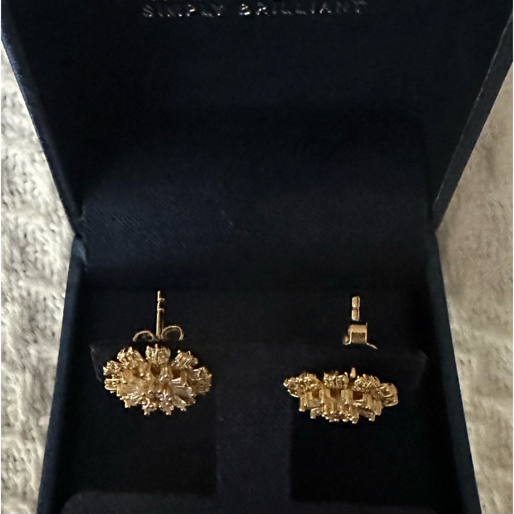 Earrings Elegant Flower Earrings - Picture 4 of 4